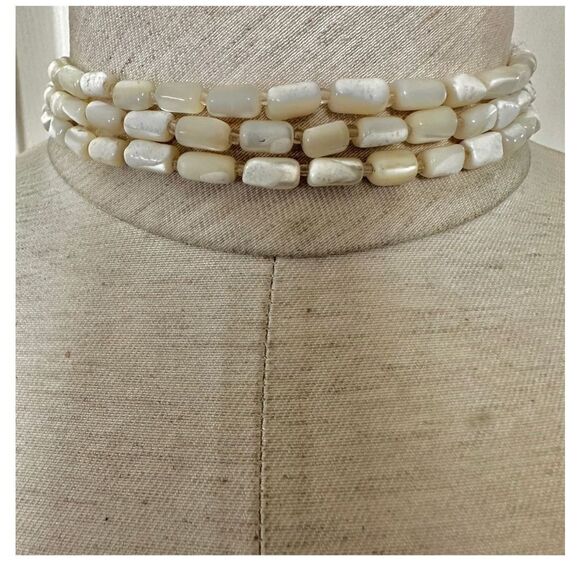 Vintage mother of pearl long beaded necklace - Picture 5 of 8